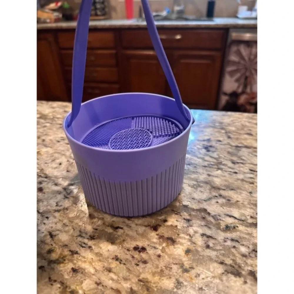 New Makeup Brush Cleaner Bowl Rack 3 in 1, Silicone Cleaning Tool with Drying Ho